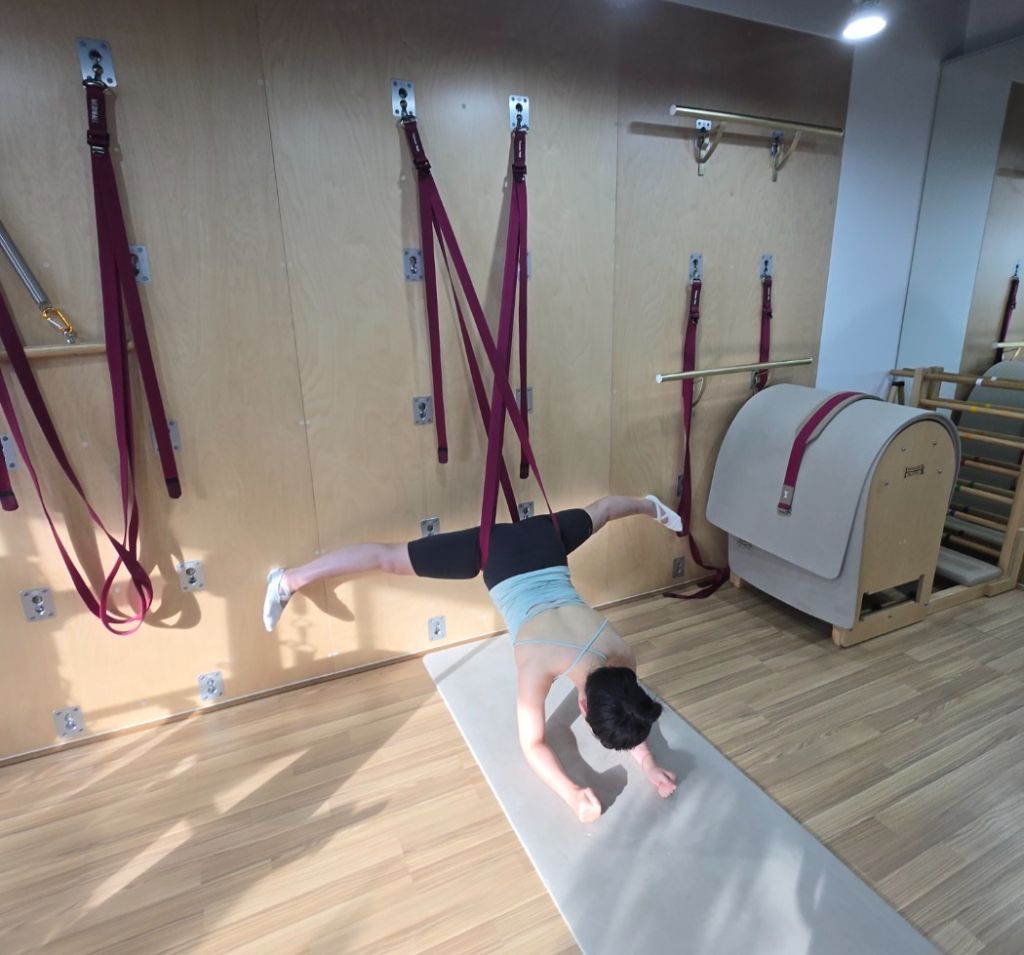 테라피월 슬링 활용 체형교정·기능회복 운동 — 다옴메디월 필라테스